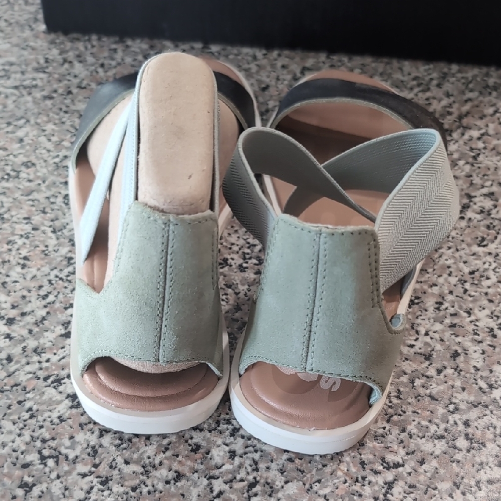 Sorel Green and Silver Leather Sandals - Picture 4 of 5